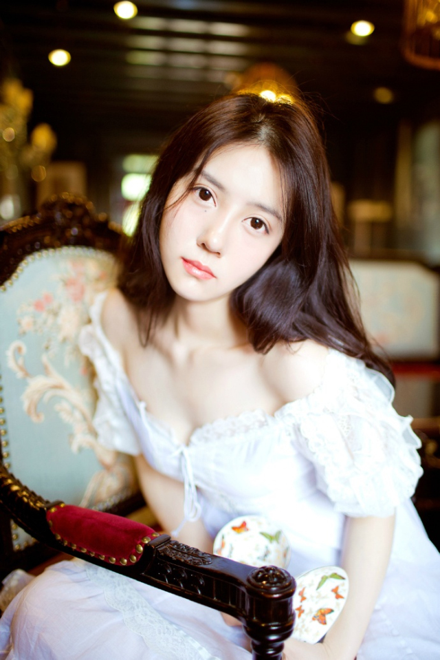 当你穿上了爱情的婚纱，我也披上了和尚的袈裟……